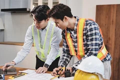 Asian architect and engineer team checking architectural house model using .. Foto stock