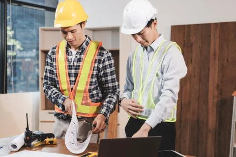 Asian architect and engineer team checking architectural house model using .. Foto stock