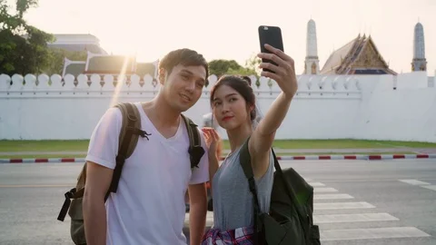 Asian blogger couple using mobile phone selfie travel in Bangkok, Thailand. Stock Footage 105885570