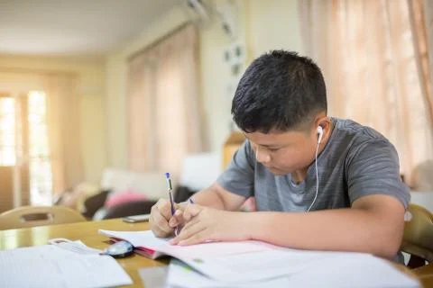 Asian boy is doing homework Stockfoto's