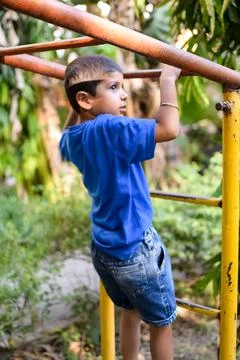 Asian boy doing routine exercise in society park during the morning time. C.. Foto stock