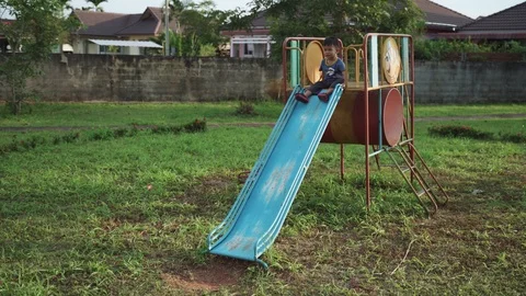 Asian boy playing and having fun with slider Video stock 97255252