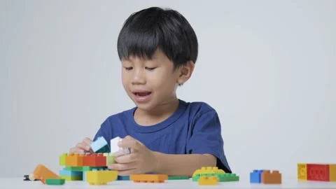 Asian boy playing with building block. Stock-Footage 179514291