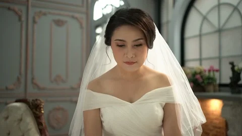 Asian bride in the studio. Stock Footage 126475787