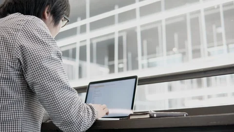 Asian businessman using laptop computer in working space Stock-Footage 91006949