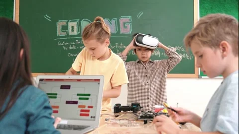 Asian child wearing Vr headset while enter virtual world at classroom. Pedagogy. Stock Footage 271613832