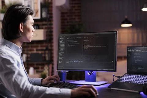 Asian coder programming server encryption 库存照片