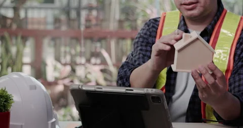 Asian construction engineer have video call meeting with team to design home Stock Footage 163532931