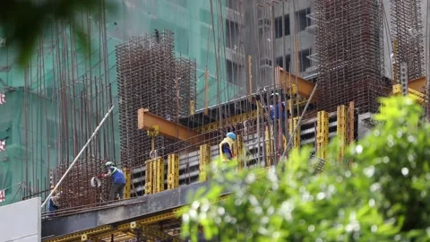 Asian Construction Workers Building Skyscraper Vídeo Stock 165290935