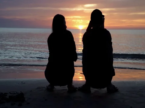 Asian couple chatting Video stock 124826015