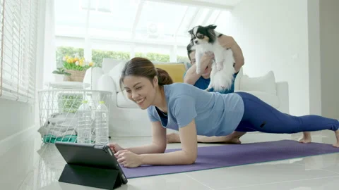 Asian couple doing workout at home, watching video tutorial online on tablet 動画素材 139327488