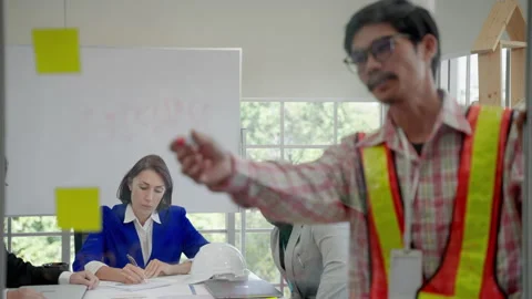 Asian engineer are presenting at the meeting. Stock Footage 166503002