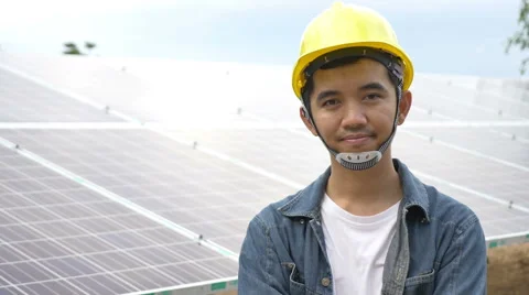 Asian engineer checking solar panel setup Video stock 51929012