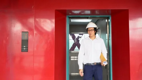 Asian engineer man walking out from the lift (elevator) Stock-Footage 90625080