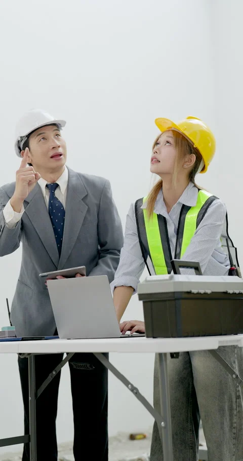 Asian engineer team points at laptop and looks upward, comparing digital plan Stock-Footage 336958948
