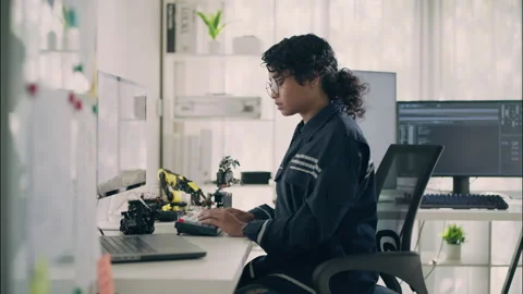 Asian Female Engineer Developing Robotics Code in Modern Lab. Video stock 307587459