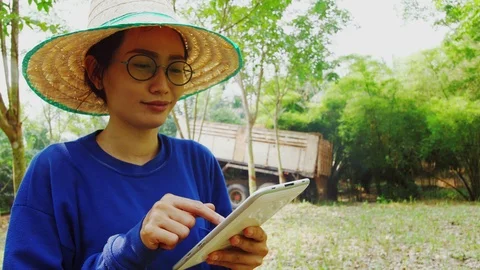 Asian Female farmer using tablet computer Stock Footage 106043814