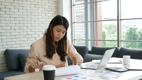 Asian Female freelance using laptop at home office desk Vídeos de archivo 270019280