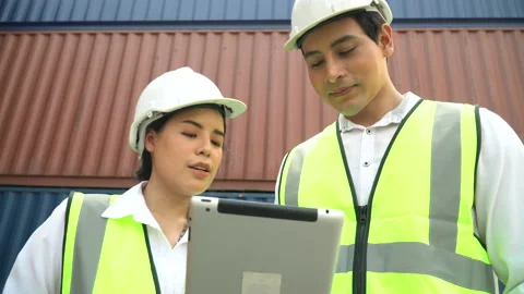Asian foreman and harbor worker woman discussion and using digital tablet che Stock Footage 154683366