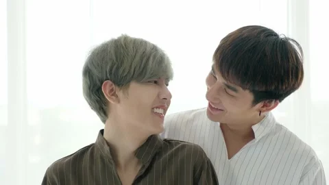 Asian gay couple, stand overlap, swife the dust off, make eye contact and smile Stock Footage 139099853