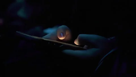 Asian girl typing and scrolling quickly on the smartphone in the twilight Stock Footage 137952653