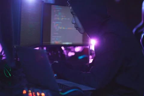 Asian Hacker in Dark 스톡 사진
