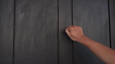 An Asian hand was knocking on the black door Stock Footage 337933560