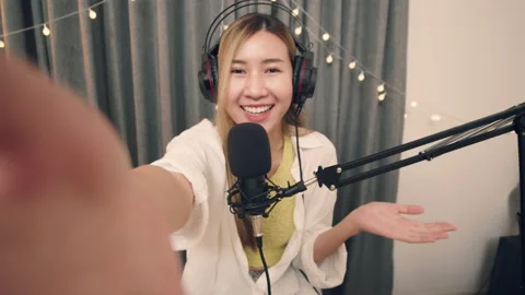 Asian influencer recording a vlog using podcast microphone for vlogging. Stock Footage 167072565