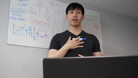 Asian instructor teaching an electronics class Vidéo 263858799