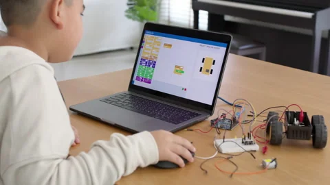 Asian kid make scratch robot car programming at home STEM study online 스톡 동영상 158441276