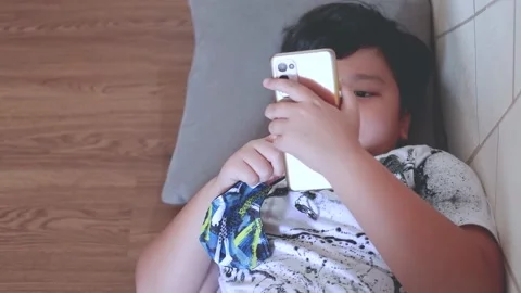 Asian kid using smartphone and show funny expression 스톡 동영상 157592018