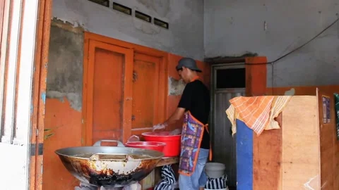 Asian man is coating chicken meat with flour evenly Video stock 280631657