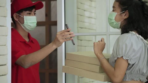 Asian man delivery workers bringing vegetable food to the doorstep Stock-Footage 154876331