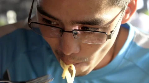 Asian man eating spaghetti Video stock 62901791