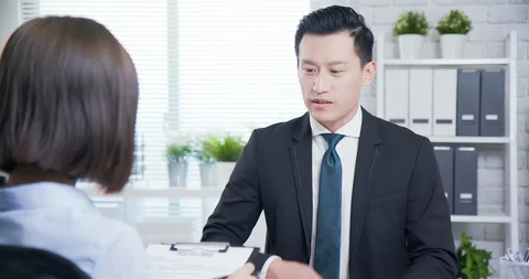 Asian man in job interview Vídeo Stock 109537243
