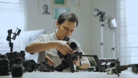 An Asian man is setting a camera rig Video stock 128406787