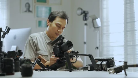 An Asian man is setting a camera rig Video stock 128406813