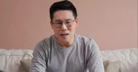 Asian man talking to camera to share his idea. Stock Footage 131891838