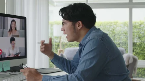 Asian man using computer and tablet online meeting in video call Vidéo 154168826