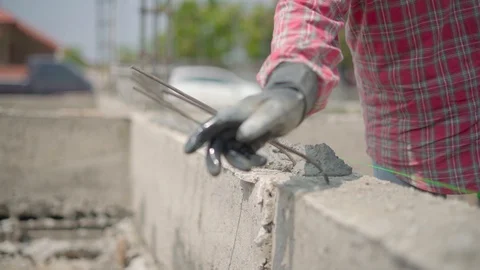 Asian masonry worker makes concrete wall at house construction site Video stock 88125223