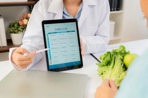 Asian nutritionist using tablet to explaining personalized meal plan with A.. Stock-Fotos