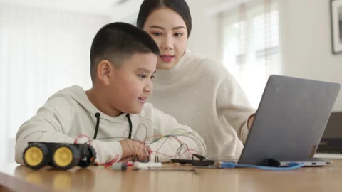 Asian parent teach kid learn coding toy stem car at home. Video stock 152604313