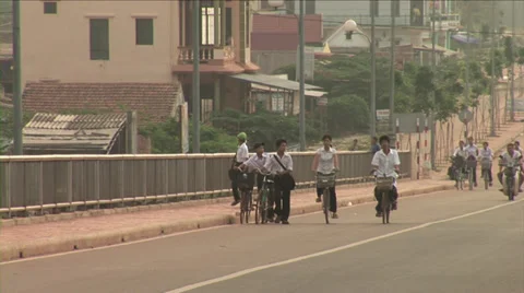 Asian School Students on Bridge Vídeo Stock 39646645