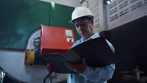 An asian senior engineer reading manual Video stock 116751185