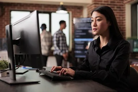 Asian software developer working with html script on terminal window Foto stock