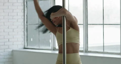 Sindi Dollar bilan toliq metrajli porno tomosha qiling