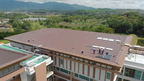 Asian technician installing new solar panel Video stock 90927619