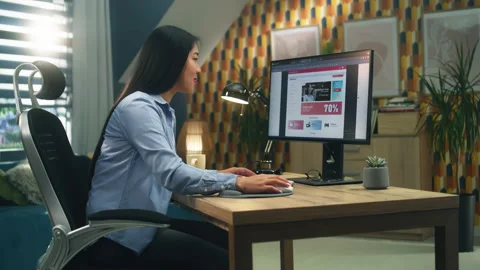 Asian web designer creating website on pc Vídeos de archivo 211801852