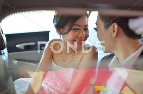 Asian wedding couple Fotos Stock