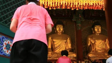 Asian woman bowing down to pray Buddha in temple Stock Footage